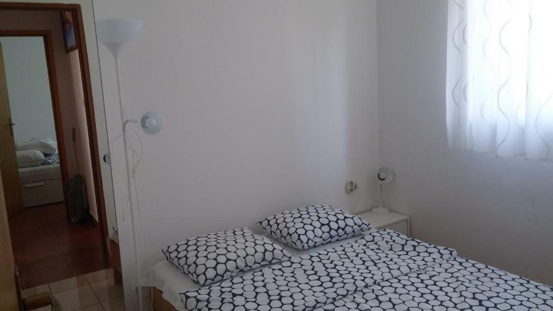 Apartment Pepi Povljana Extérieur photo