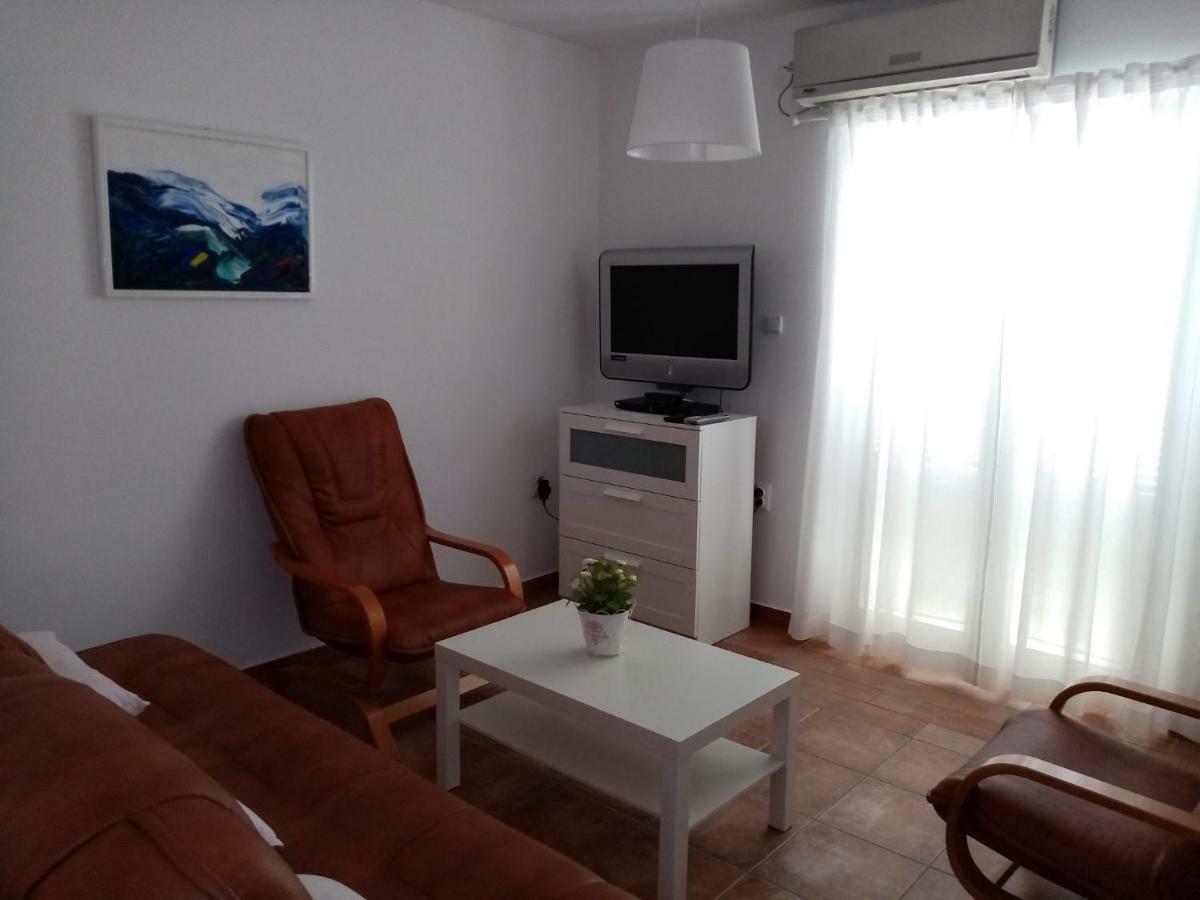 Apartment Pepi Povljana Extérieur photo